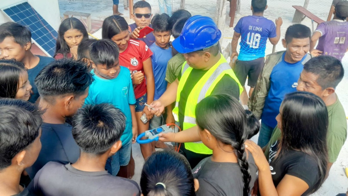 Transição Intergeracional e Energética: juventude Baniwa assume protagonismo na implementação de sistema fotovoltaico na aldeia Santa Isabel, rio Ayari –&nbsp;AM